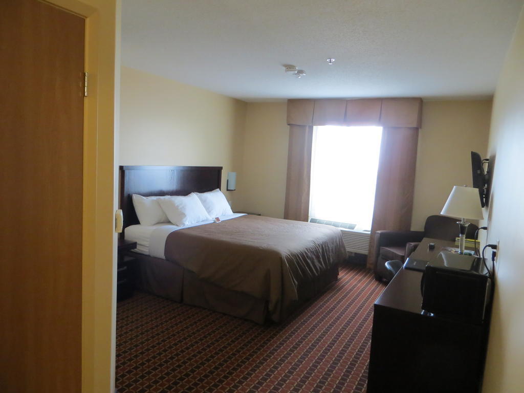Poplar Tree Inn Stoughton Zimmer foto