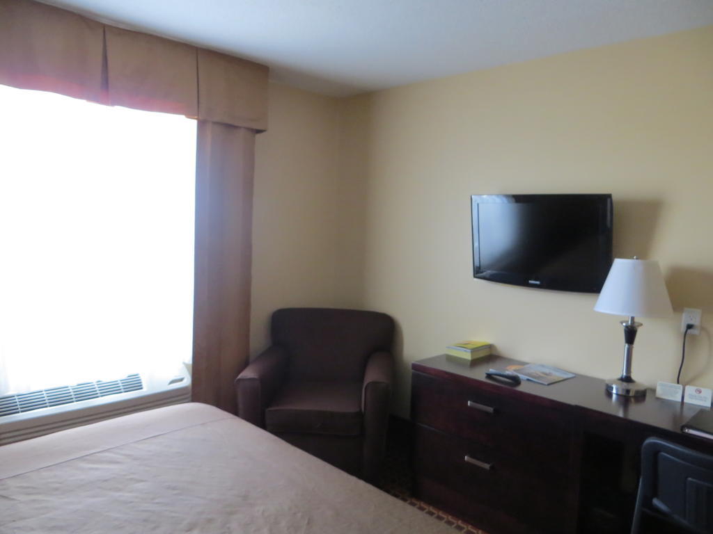 Poplar Tree Inn Stoughton Zimmer foto